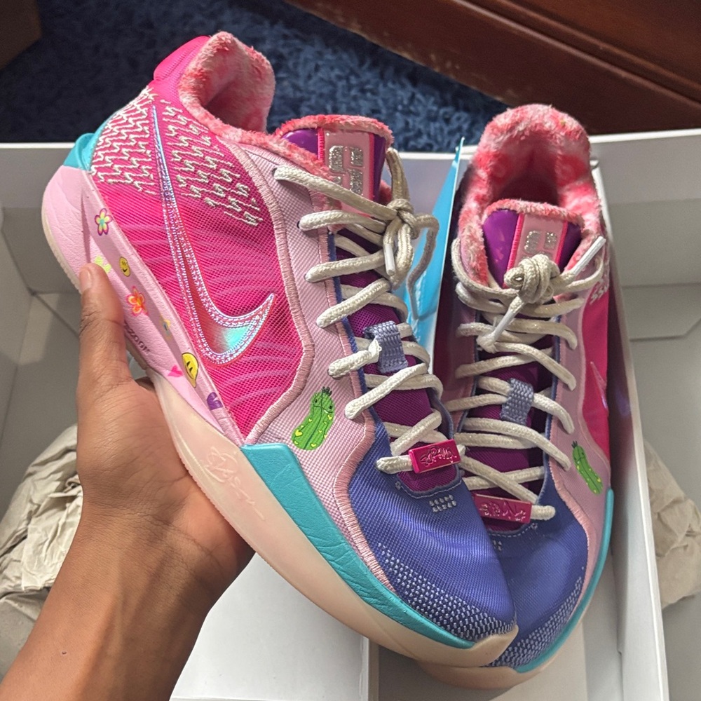 Nike Sabrina 2 Doernbecher Sophia women size 10/ mens size 8.5